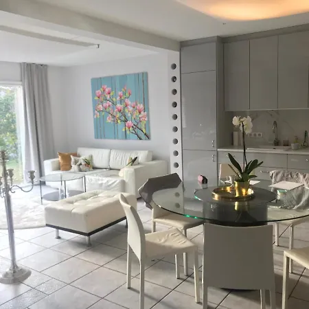 Casa Disa - A Boutique In City's Park And Botanical Garden In Laugardalur, Hot-spring-valley Appartement Reykjavik