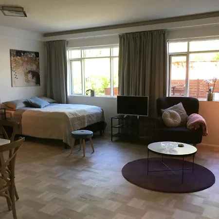 Casa Disa - A Boutique In City's Park And Botanical Garden In Laugardalur, Hot-spring-valley * Reykjavik