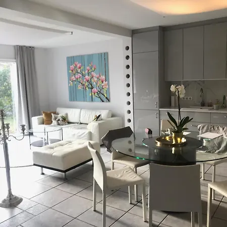 Casa Disa - A Boutique In City's Park And Botanical Garden In Laugardalur, Hot-spring-valley Appartement Reykjavik